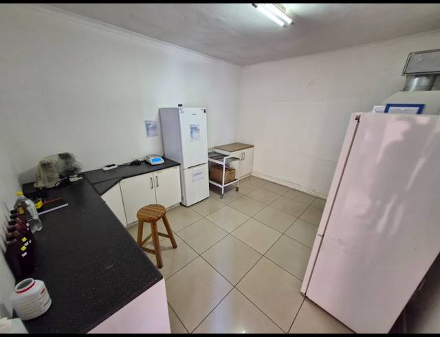 400M² OFFICE TO LET IN BARDENE